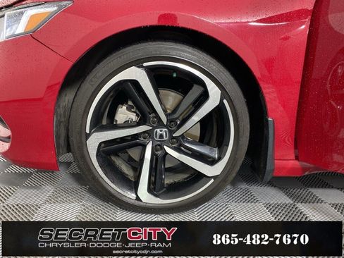 Used 2018 Honda Accord Sport image 9