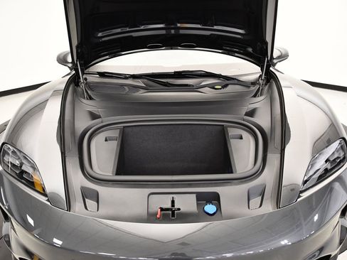 Used 2025 Porsche Taycan image 12