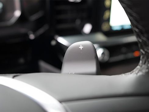 New 2026 GMC Sierra 1500 SLT image 16