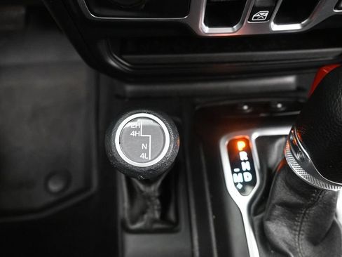 Used 2018 Jeep Wrangler Unlimited Sport S AWD/4WD image 30