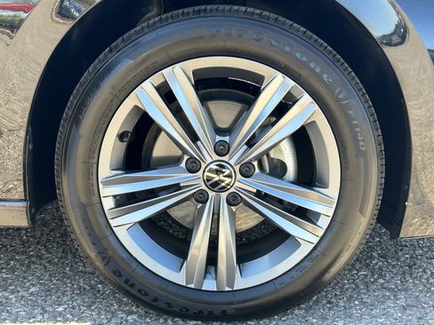 Used 2024 Volkswagen Jetta SE image 8