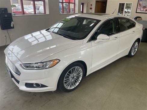 Used 2014 Ford Fusion SE w/ Equipment Group 202A FWD image 3