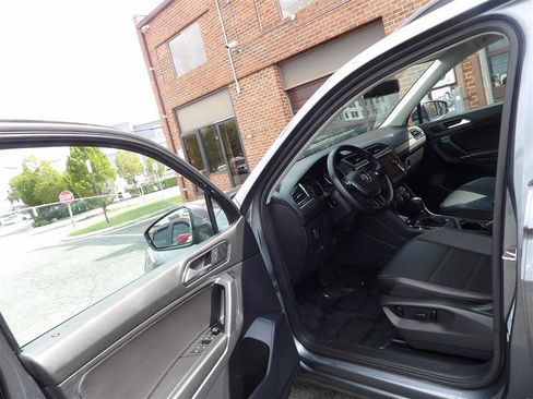 Used 2018 Volkswagen Tiguan SE FWD image 10