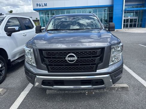 Used 2023 Nissan Titan SV w/ SV Convenience Package RWD image 2