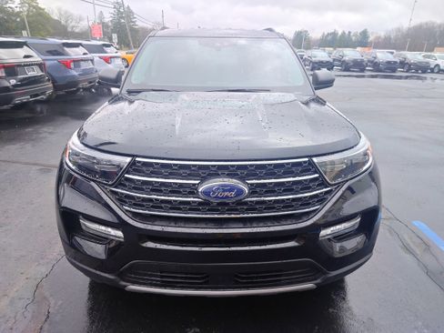 Used 2023 Ford Explorer XLT w/ Equipment Group 202A AWD/4WD image 2