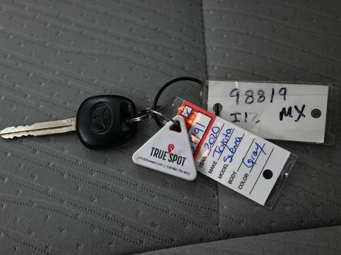 Used 2020 Toyota Sienna LE AWD/4WD image 27