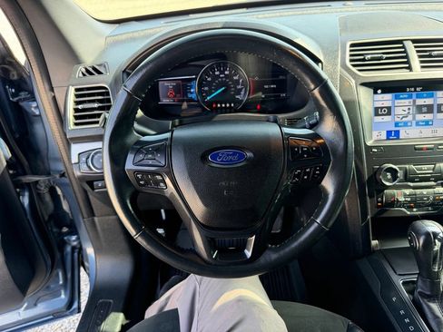 Used 2019 Ford Explorer XLT w/ Equipment Group 202A AWD/4WD image 14