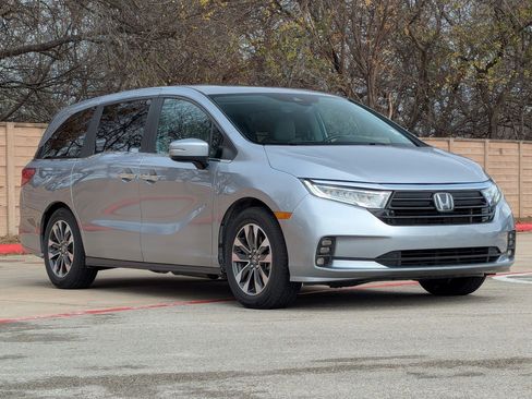 Used 2024 Honda Odyssey EX-L image 2