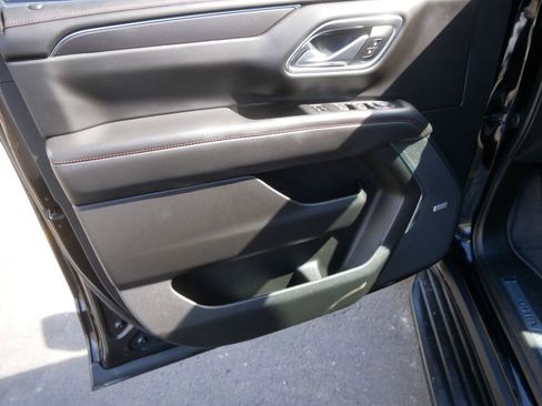 Used 2022 Chevrolet Suburban RST w/ Sport Performance Package image 12