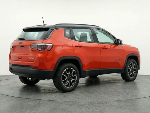 Used 2025 Jeep Compass Trailhawk image 9