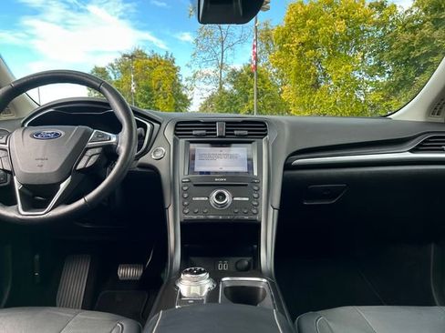 Used 2019 Ford Fusion Titanium image 13