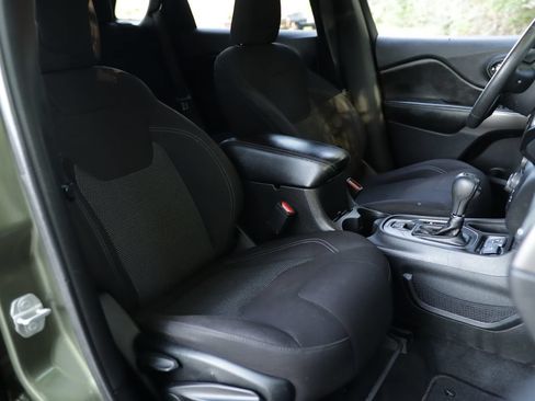 Used 2019 Jeep Cherokee Latitude w/ Popular Appearance Group FWD image 26