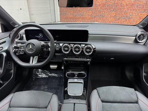 Used 2025 Mercedes-Benz CLA 250 4MATIC image 12