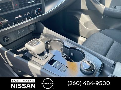 Used 2024 Nissan Rogue SV AWD/4WD image 26