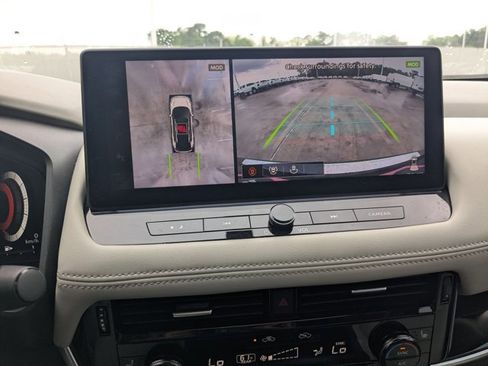 Used 2024 Nissan Rogue SL w/ SL Premium Package image 14