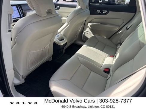 Used 2022 Volvo XC60 B5 Momentum image 13