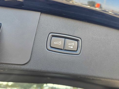 Used 2023 Porsche Cayenne Platinum Edition image 19