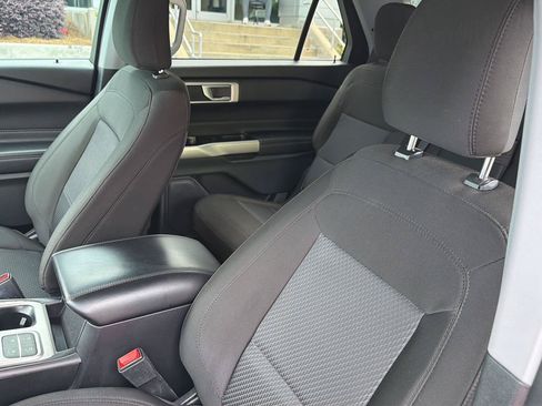 Certified 2023 Ford Explorer XLT RWD image 30