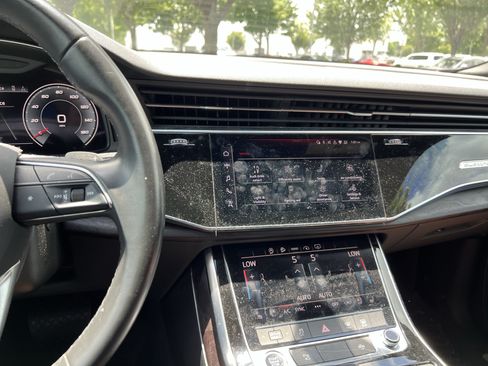 Used 2019 Audi Q8 Prestige AWD/4WD image 18