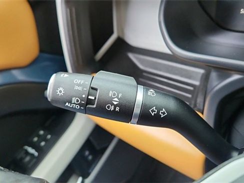 Used 2024 Land Rover Defender 110 SE image 43