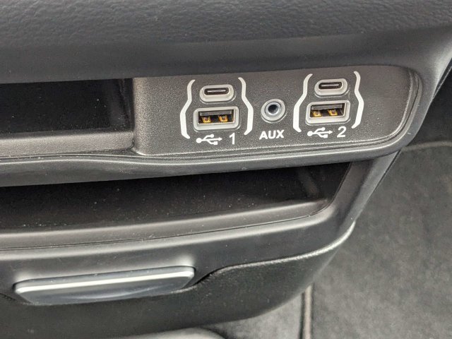 Used 2025 Chrysler Voyager LX FWD image 23