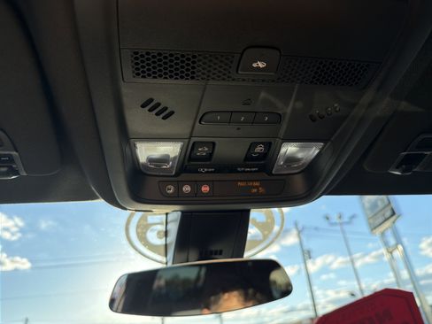 Used 2025 Cadillac XT6 Premium Luxury image 25