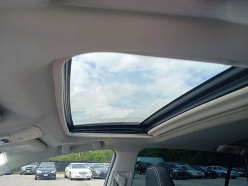 Used 2017 Toyota RAV4 XLE FWD image 13