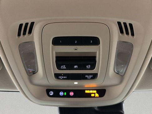 Used 2023 Buick Envision Avenir AWD/4WD image 27