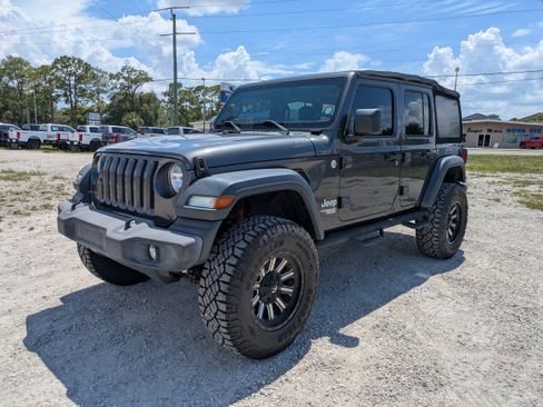 Used 2018 Jeep Wrangler Unlimited Sport S AWD/4WD image 8