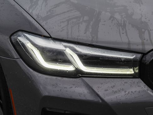 Used 2022 BMW 530e w/ Premium Package image 8