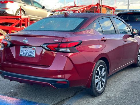 Used 2020 Nissan Versa SV image 2