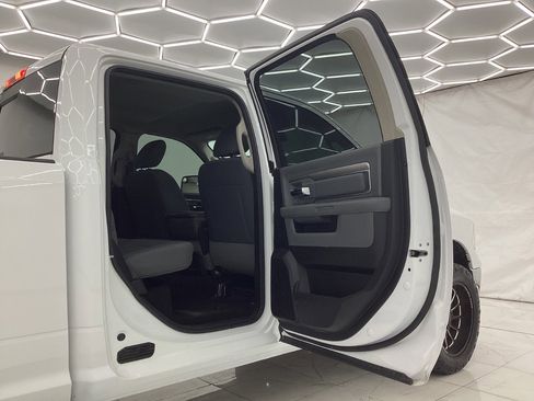 Used 2020 RAM 1500 Classic SLT image 23