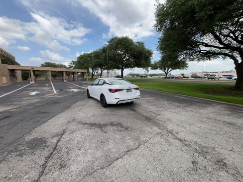 Used 2025 Nissan Sentra SV FWD image 16