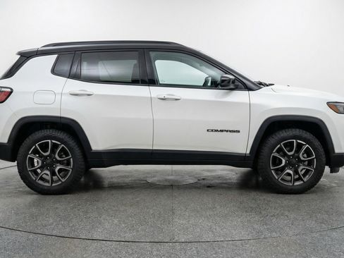 Used 2025 Jeep Compass Trailhawk AWD/4WD image 11