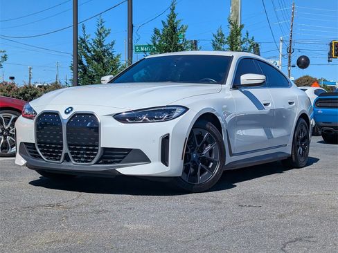 Used 2022 BMW i4 eDrive40 w/ Premium Package image 2