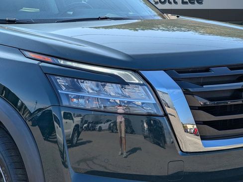 Used 2022 Nissan Pathfinder Platinum w/ Cargo Package image 9