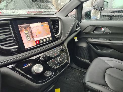 New 2026 Chrysler Pacifica Select image 26