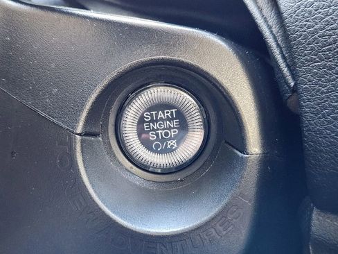 Used 2023 Jeep Renegade Latitude AWD/4WD image 23
