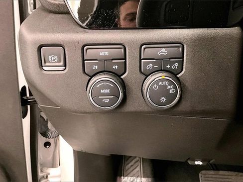 Used 2022 Chevrolet Silverado 1500 LT image 32