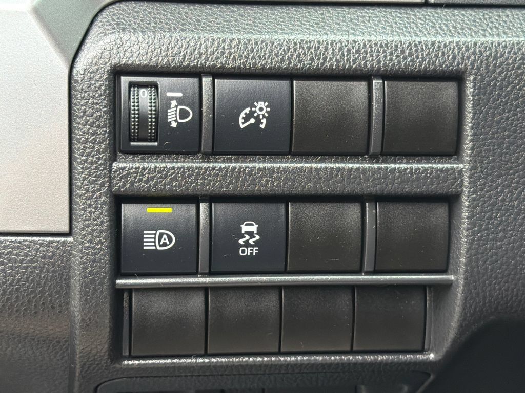 Used 2025 Toyota Tacoma SR5 AWD/4WD image 30