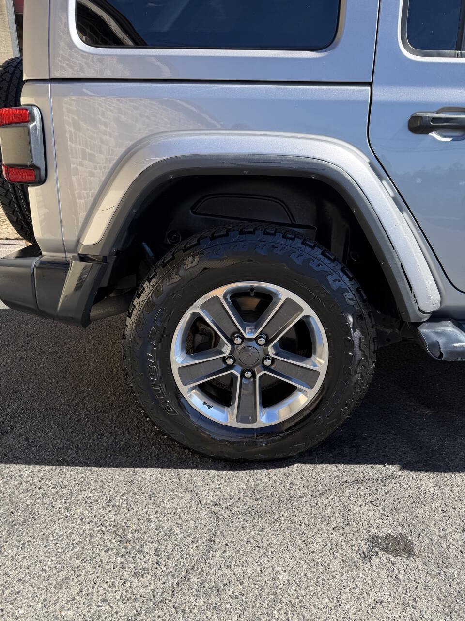 Used 2018 Jeep Wrangler Unlimited Sahara AWD/4WD image 15