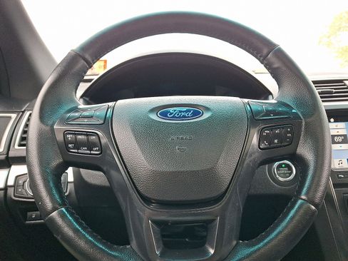 Used 2017 Ford Explorer XLT w/ Equipment Group 202A AWD/4WD image 21