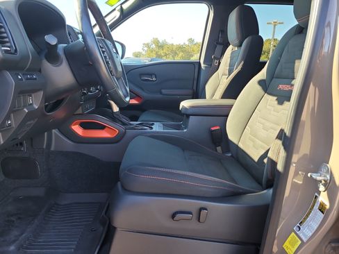 Used 2022 Nissan Frontier PRO-4X image 16