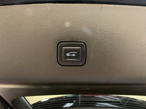 Used 2023 Chevrolet Traverse LT AWD/4WD image 21