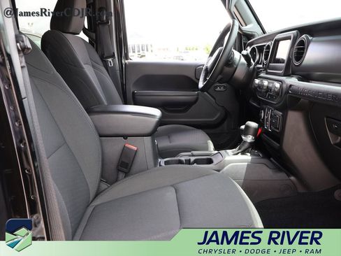 Used 2022 Jeep Wrangler Unlimited Sport AWD/4WD image 9