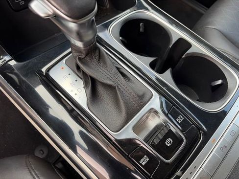 Used 2022 Kia Carnival EX FWD image 18