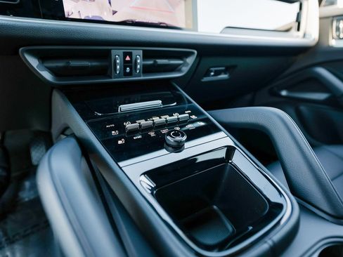New 2025 Porsche Cayenne image 20