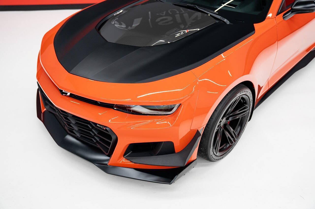 Used 2019 Chevrolet Camaro ZL1 RWD image 4