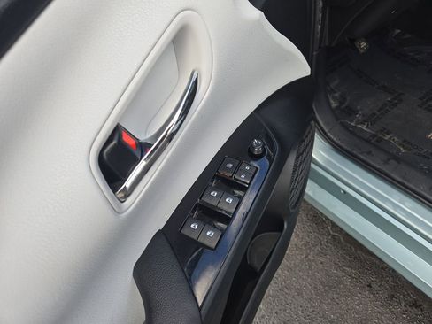 Used 2018 Toyota Prius Three image 13