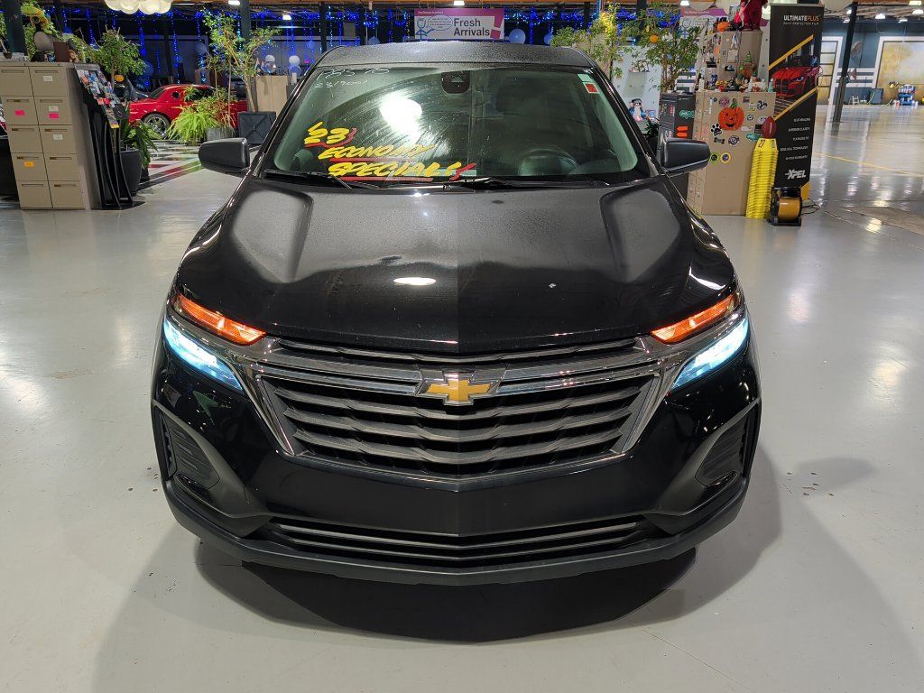 Used 2023 Chevrolet Equinox LS w/ LS Convenience Package FWD image 4